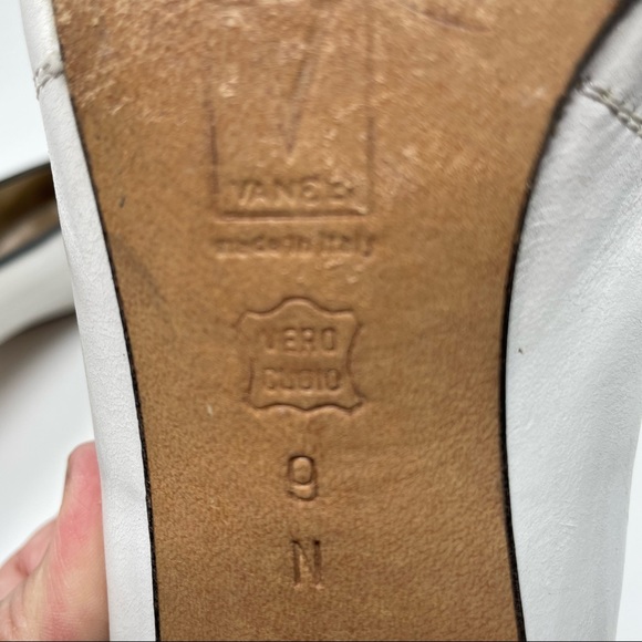 VAN ELI Vintage Navy and Ivory Pumps size 9N - Picture 4 of 12